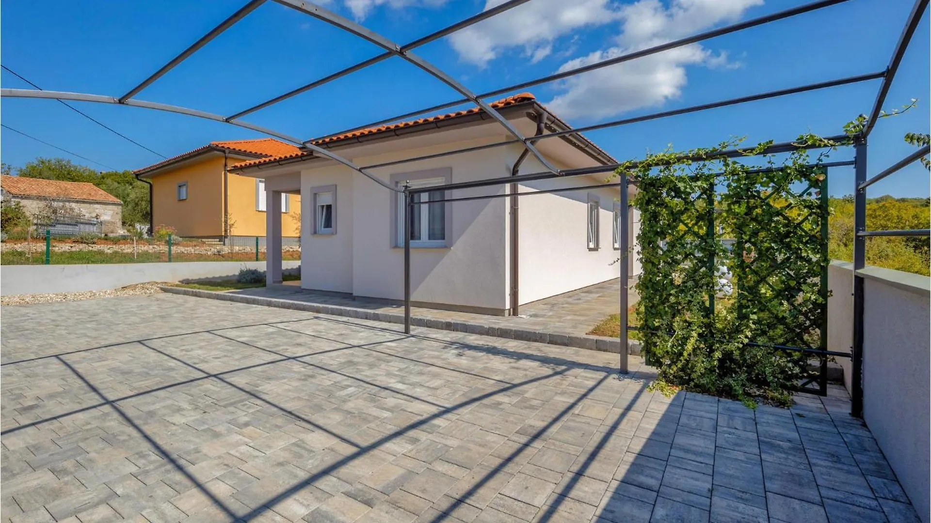 Nice Home In Kapovci With Outdoor Swimming Pool Brusici Case de vacanță